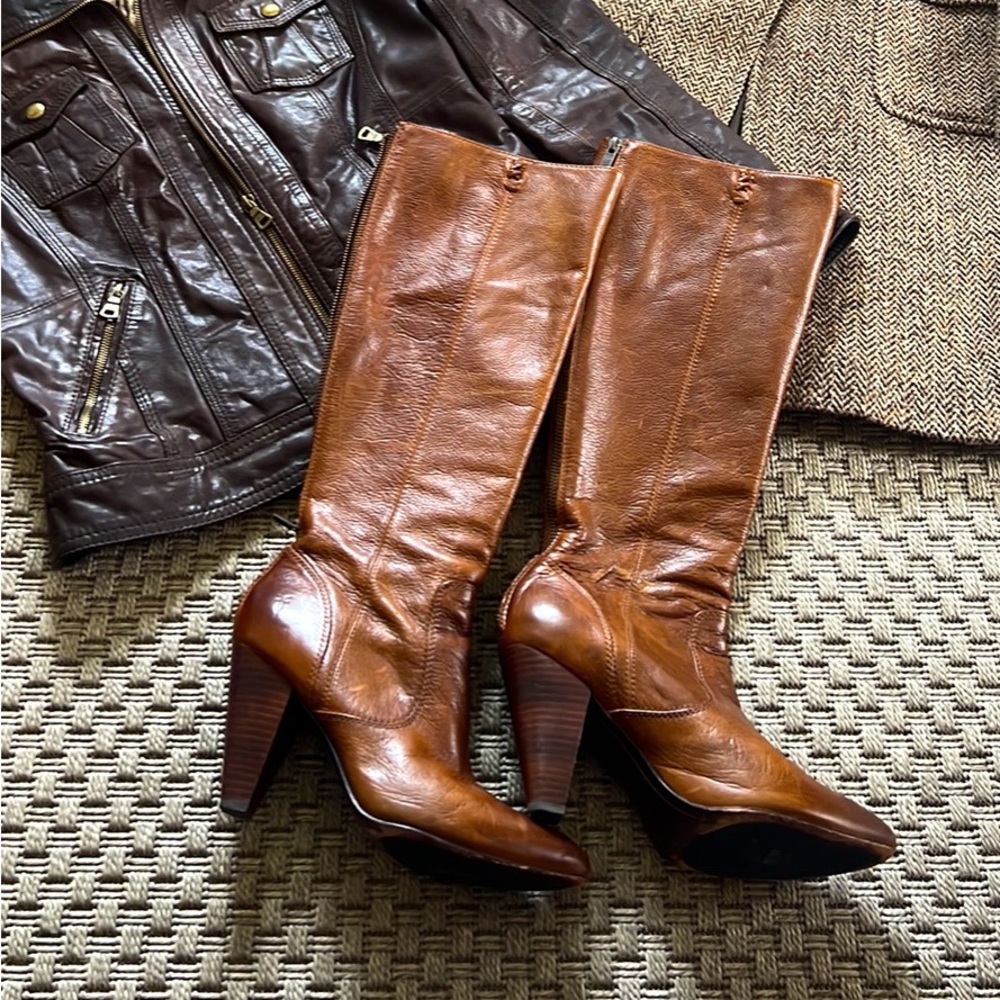 Frye boots, size 8. Excellent used condition.